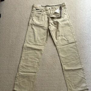 Men’s khaki chinos